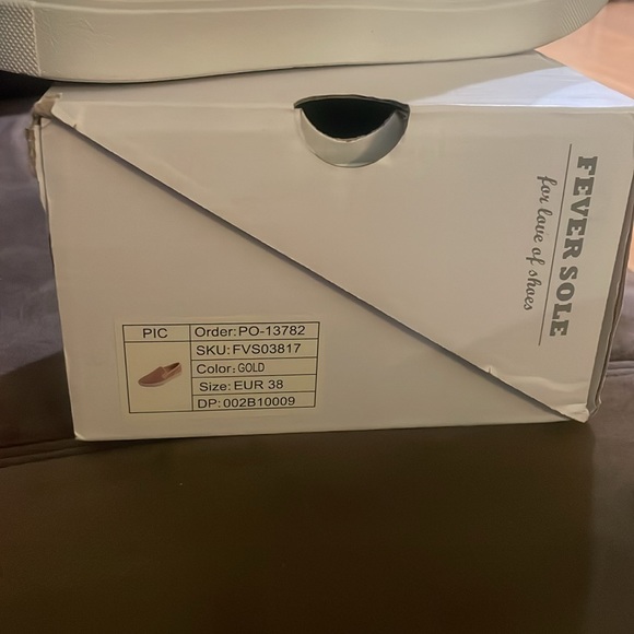 Feversole gold glitter slip on sneakers. Women’s size 38 European - Picture 4 of 4